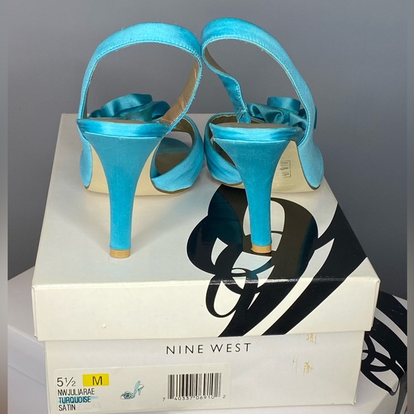 Nine West 3” “Julia Rae” turquoise satin flower heels - size 5.5 - Picture 4 of 6